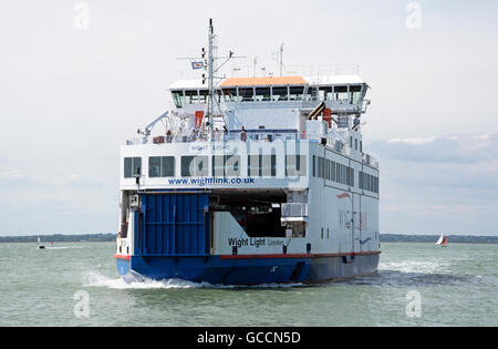 Wightlink Personen- und Fahrzeug Fähre nähert sich Yarmouth auf der Isle Of Wight-UK Stockfoto