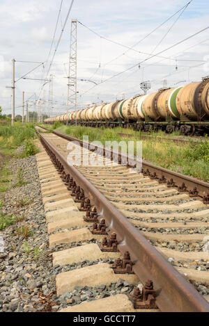 Ladung zu trainieren mit Behälter für Gas und Kraftstoff Stockfoto