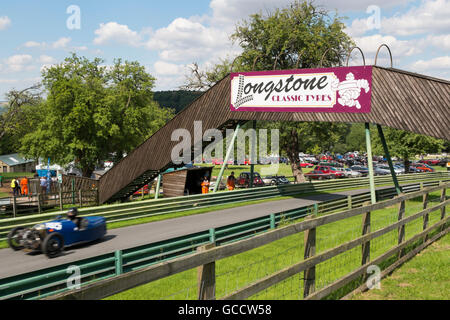 Verklagen Sie Darbyshire in einem 1929 Morgan Super Aero racing auf dem Hügel bei der VSCC Veranstaltung am Prescott Hill Climb, Gloucestershire, UK Stockfoto