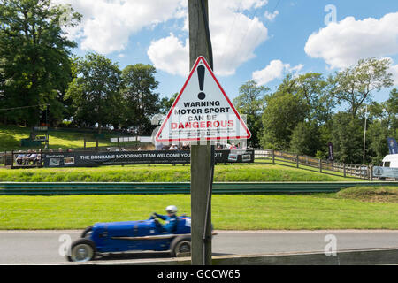 Vintage Sportwagenrennen auf dem Hügel bei der VSCC Veranstaltung am Prescott Hill Climb, Gloucestershire, UK Stockfoto