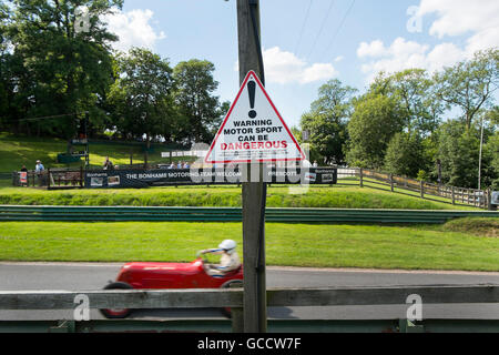 Vintage Sportwagenrennen auf dem Hügel bei der VSCC Veranstaltung am Prescott Hill Climb, Gloucestershire, UK Stockfoto