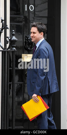 Der Energie- und Klimaminister Ed Miliband kommt in der Downing Street 10 zu einer Kabinettssitzung an, bei der der Bundeskanzler Alistair Darling Details seines Budgets preisgab. Stockfoto