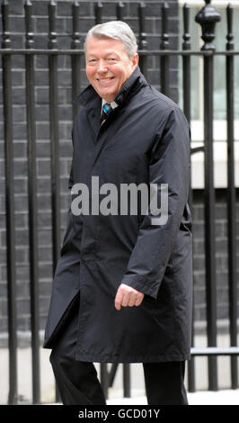 Innenminister Alan Johnson kommt in der Downing Street 10 zu einer Kabinettssitzung an, bei der der Kanzler Alistair Darling Details seines Budgets preisgab. Stockfoto