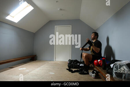 Boxen - John Ruiz Media Access - Northside Amateur Boxing Club. Das amerikanische Schwergewicht John Ruiz während des Medienzugangs im Northside Amateur Boxing Club, Manchester. Stockfoto