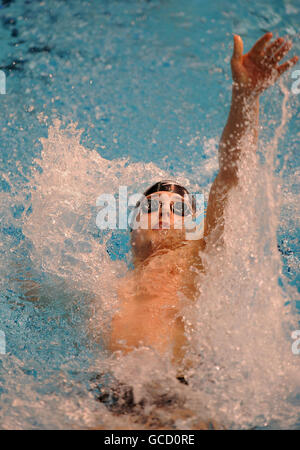 Chris Walker-Hebborn vom Team Ipswich in Aktion beim Finale der Mens Open 200m Backstroke während der British Swimming Championships in Ponds Forge, Sheffield. Stockfoto