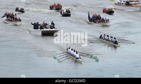 Rudern - 2010 Xchanging Boat Race - Oxford V Cambridge - Themse Stockfoto