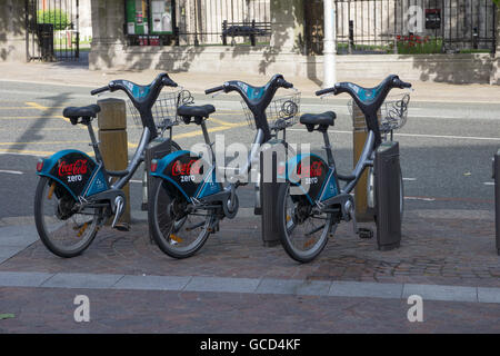 Stadt Vermietung Fahrrad Regelung steht in Dublin Stockfoto