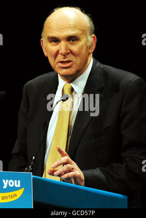 Der liberal-demokratische Schattenkanzler Vince Cable spricht auf der Frühjahrstagung der Partei im ICC in Birmingham. Stockfoto