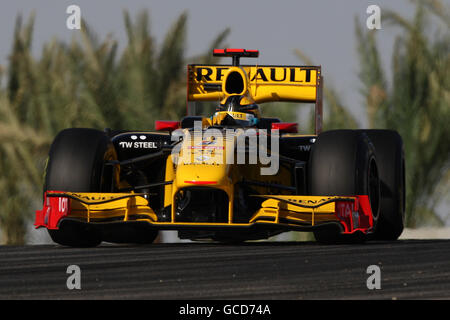 Motorsport - Formel-1-Weltmeisterschaft - Großer Preis Von Bahrain - Bahrain International Circuit. Robert Kubica von Renault während des Grand Prix der Gulf Air Bahrain auf dem Bahrain International Circuit in Sakhir, Bahrain Stockfoto