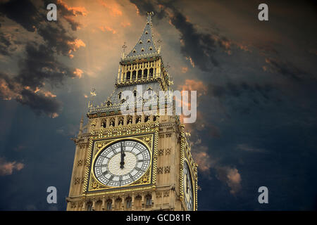 12:00 im Big Ben. Stockfoto