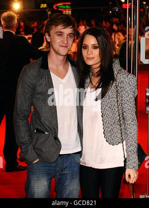 Tom Felton und seine Freundin Jade Gordon kommen zur britischen Premiere von Remember Me im Odeon, Leicester Square, London Stockfoto