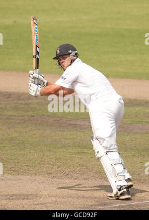 Englands Jonathan Trott schlägt beim zweiten Test im Shere Bangla National Stadium, Mirpur, Dhaka. Stockfoto