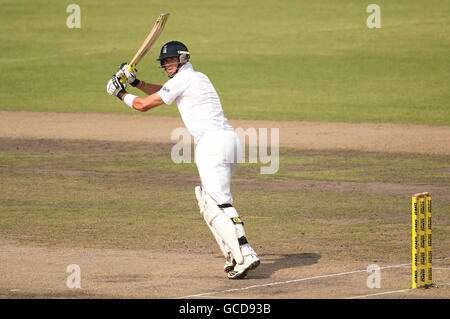 Der englische Kevin Pietersen schlägt beim zweiten Test im Shere Bangla National Stadium, Mirpur, Dhaka. Stockfoto