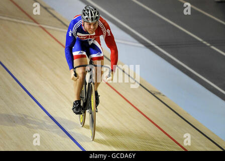 Der britische Meister Sir Chris Hoy trainiert vor den Weltmeisterschaften im Bahnradsport in der Ballerup Super Arena, Kopenhagen, Dänemark. Stockfoto