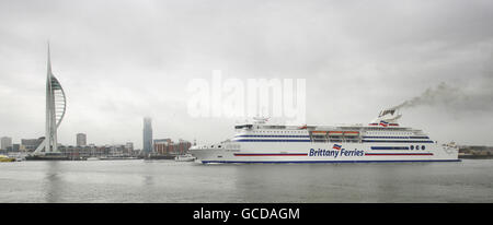 Die neue Kreuzfahrtschiffe Cap Finistere von Brittany Ferries kommt zum ersten Mal in Portsmouth an. Sie wird zweimal pro Woche von der Stadt nach Santander in Spanien segeln, zusätzlich zu drei hin- und Rückfahrten nach Cherbourg, Frankreich. Stockfoto