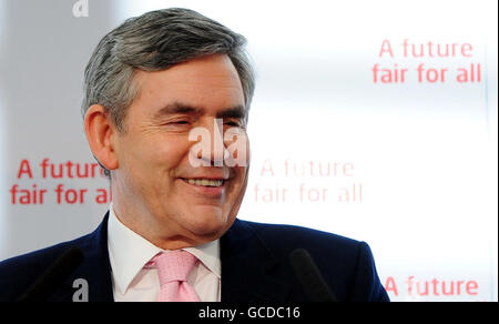 Premierminister Gordon Brown spricht an der Universität Nottingham, Jubilee Campus, Nottingham, zu Parteiaktivisten und PPCs während der Einführung der allgemeinen Wahlversprechen der Labour-Partei. Stockfoto