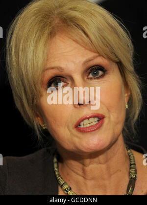 Die Gurkha-Aktivistin Joanna Lumley spricht während einer Pressekonferenz im Atrium-Restaurant in 4 Millbank als Reaktion auf die jüngsten Angriffe auf sie und die Gurkha-Justizkampagne in London. Stockfoto