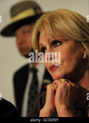 Die Gurkha-Aktivistin Joanna Lumley spricht während einer Pressekonferenz im Atrium-Restaurant in 4 Millbank als Reaktion auf die jüngsten Angriffe auf sie und die Gurkha-Justizkampagne in London. Stockfoto