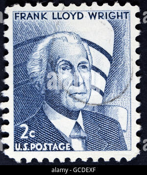 Vereinigte Staaten von Amerika - ca. 1966: Ein gebrauchtes Briefmarke gedruckt in USA zeigt ein Porträt von Frank LLoyd Wright Stockfoto