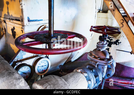 Ventile und Dampfleitungen, Dampferzeuger, Dampfturbine, Seattle, WA, Georgetown Steam Plant, ein National Historic Landmark Stockfoto