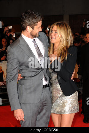 Jennifer Aniston und Gerard Butler bei der Gala-Premiere von Bounty Hunter im Vue-Kino am Leicester Square, London. Stockfoto