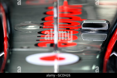 Detail des Luftauslasters auf der Nase des McLaren von Jenson Button in der Garage auf dem Bahrain International Circuit in Sakhir, Bahrain. Stockfoto