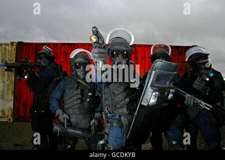 Mitglieder des Elite-Army Ranger Wing (ARW) der irischen Streitkräfte halten einen Demonstrationstag im Curragh Army Camp ab, um den 30. Jahrestag der Gründung des Wings zu feiern. Stockfoto