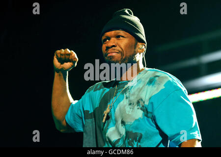 FÜR , NUR IN VERBINDUNG MIT DER TOUR. 50 Cent spielt live auf der Bühne in der NEC LG Arena in Birmingham, England. Stockfoto