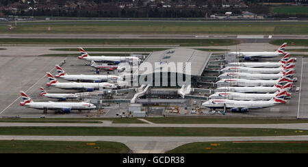 BA-Kabinenbesatzung streikt. British Airways-Flugzeuge parkten am T5 am Flughafen Heathrow, als BA-Kabinenpersonal ihre Streikaktion fortsetzt. Stockfoto