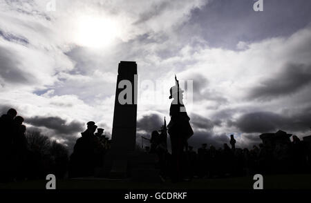 Ein Denkmal zum 50. Jahrestag der Katastrophe in der Cheapside Street findet in der Nekropolis von Glasgow statt. Stockfoto