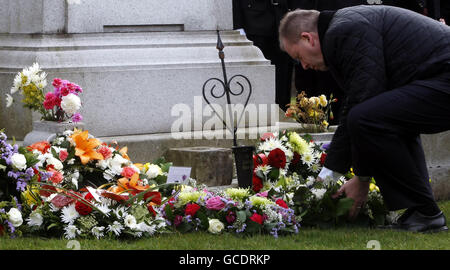 50. Jahrestag der Katastrophe in der Cheapside Street. Ein Denkmal zum 50. Jahrestag der Katastrophe in der Cheapside Street findet in der Nekropolis von Glasgow statt. Stockfoto