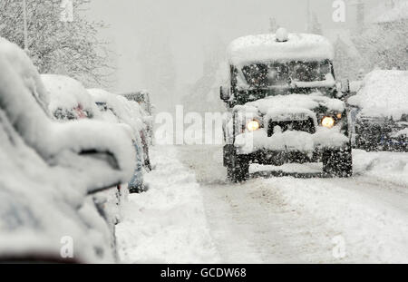 Frühlingswetter, 31. März. Schwerer Schnee bedeckt Straßen in Peebles an den schottischen Grenzen und in ganz Schottland. Stockfoto