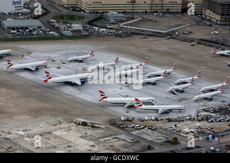 British Airways-Flugzeuge sitzen an ihrem Maschinenbaustützpunkt in Heathrow Flughafen in Middlesex Stockfoto