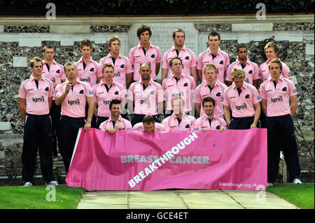 Middlesex CCC Photo Call 2010. (L-R) Front Row: Ben Scott, Andrew Strauss, Shaun Udal (Hauptmann), Tim Murtagh Middle Row: Neil Dexter, Gareth Berg, Robbie Williams, Scott Newman, Iain O'Brien, Sam Robson, Tom Smith, Josh Davey, Back Row: Dan Housego, John Simpson, Dawid Malan, Steve Finn, Danny Evans, Toby Roland-Jones, Kabir Toor, Adam London. Stockfoto