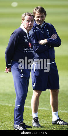 Tottenham Hotspors Manager Harry Redknapp (links) und Trainer Tim Sherwood während eines offenen Trainings auf dem Chigwell Training Ground, London. Stockfoto