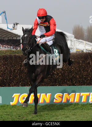 Horse Racing - 2010 John Smiths Grand National - Tag drei - Aintree Racecourse Stockfoto