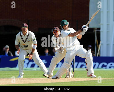 Cricket - Liverpool Victoria County Championship - Division Two - Tag Two - Surrey V Worcestershire - Whitgift School. Vikram Solanki von Worcestershire spielt während des LV County Championship-Spiels in der Whitgift School in South Croydon, London, einen Schuss. Stockfoto