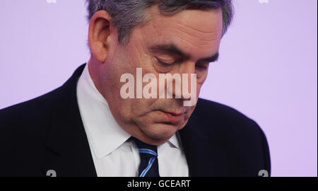 Premierminister Gordon Brown hält nach der Debatte der Staats- und Regierungschefs gestern Abend eine Pressekonferenz in London ab. Stockfoto