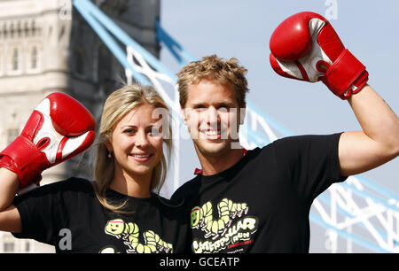 Richard Bransons Tochter Holly und Sohn Sam Branson während der Fotozelle im Tower Hotel, London. Stockfoto