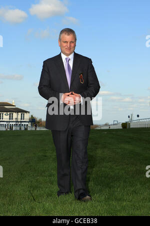 Pferderennen Sie - Investec Frühjahrstagung - Epsom Downs Racecourse Stockfoto