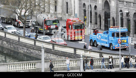 LKW-Fahrer aus ganz Irland protestieren im Stadtzentrum von Dublin wegen finanzieller Turbulenzen bei Quinn Insurance. Stockfoto