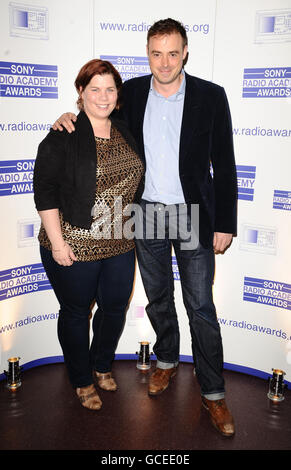 Katy Brand (links) und Jamie Theakston nehmen an der Vorstellung der Sony Radio Awards Nominierungen im Orchid Club in London Teil. Stockfoto