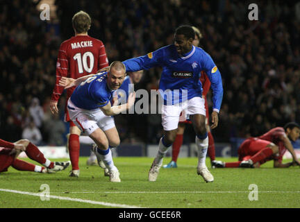 Rangers Kenny Miller feiert Scoring seiner Seiten dritten Tor mit Maurice edu (rechts) während der Clydesdale Bank Scottish Premier League Spiel in Ibrox, Glasgow. Stockfoto