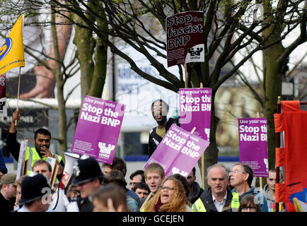 Handgemenge bricht bei BNP Kandidaten treffen Stockfoto