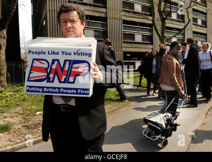 Handgemenge bricht bei BNP Kandidaten treffen Stockfoto
