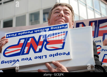 Handgemenge bricht bei BNP Kandidaten treffen Stockfoto