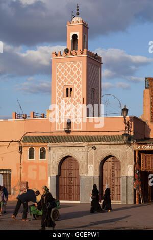 Marktplatz Djemaa el Fna, Arabisch für "Versammlung der Toten", Marrakesch, Marokko, Afrika Stockfoto