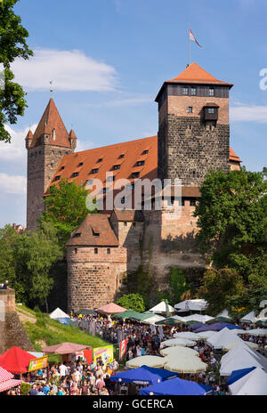 Fränkisches Bierfest, fränkischen Bierfest im Burggraben, Luginsland Turm und Fünfeckturm, fünfeckigen Turm, Kaiserstallung Stockfoto