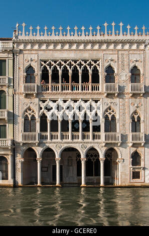 Gotische Ca'd ' Oro-Palast, Palazzo Santa Sofia, erbaut im 15. Jahrhundert vom Architekten Bartolomeo Bon, Canale Grande Stockfoto