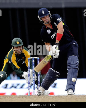 Englands Kevin Pietersen in Aktion während des ICC World Twenty20, Super Eights Match im Kensington Oval, Bridgetown, Barbados. Stockfoto